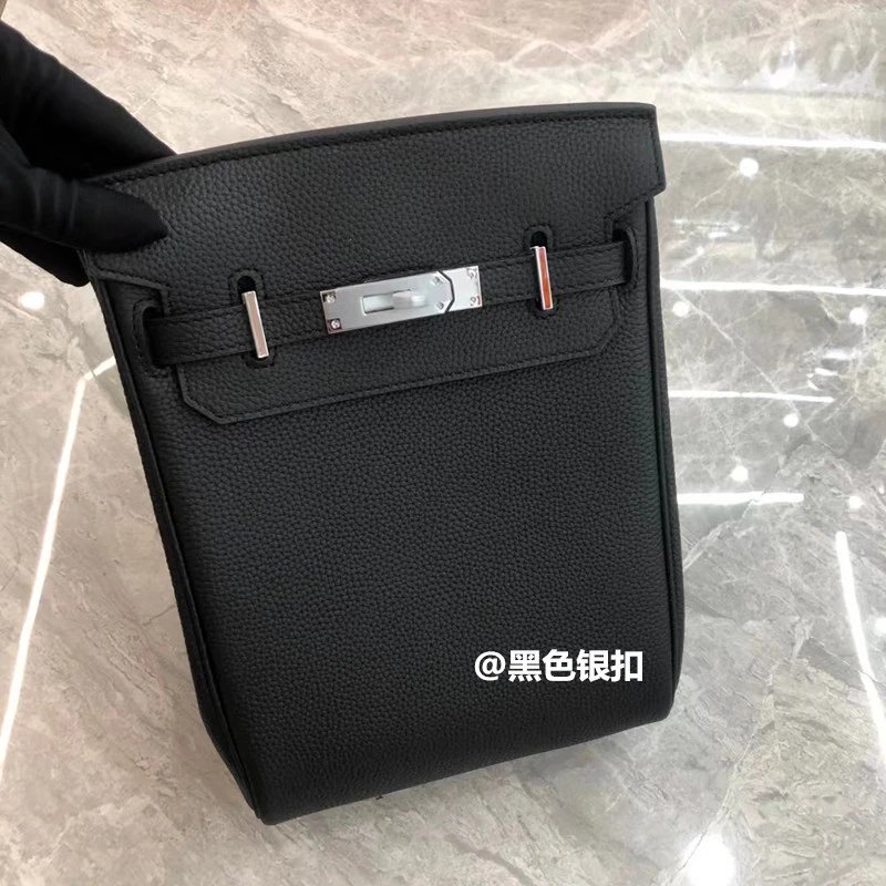 Hermès Crossbody Bags Kelly-style buckle closure, pebbled leather, wide strap — Black