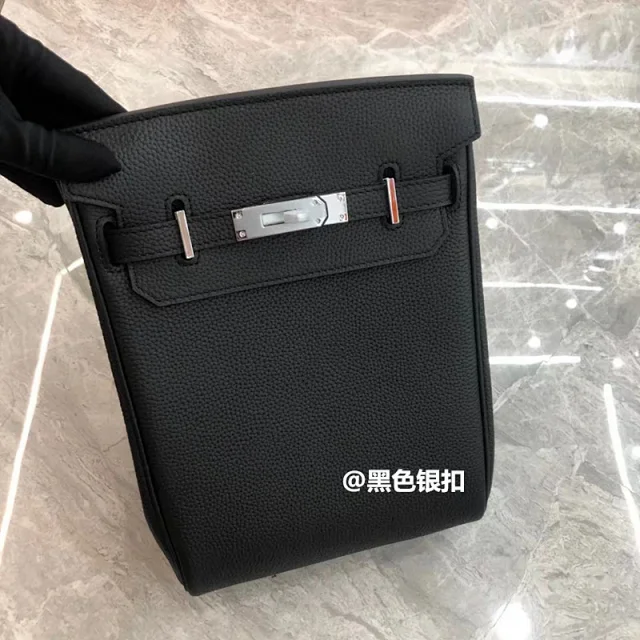 Hermès Crossbody Bags Kelly-style buckle closure, pebbled leather, wide strap product detail image 26