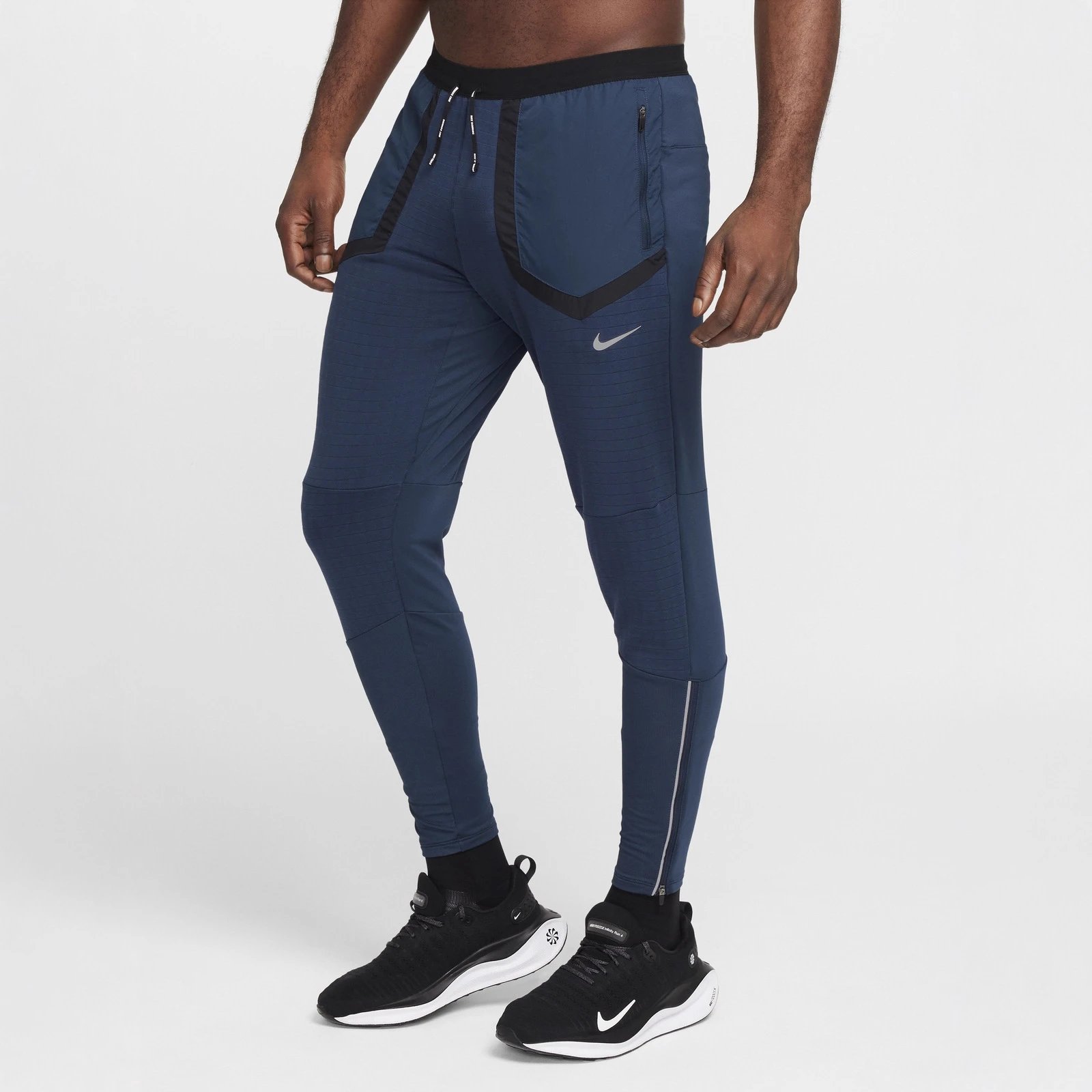 Nike Trousers Slim-fit jogger with zip pockets and ankle zips image 3