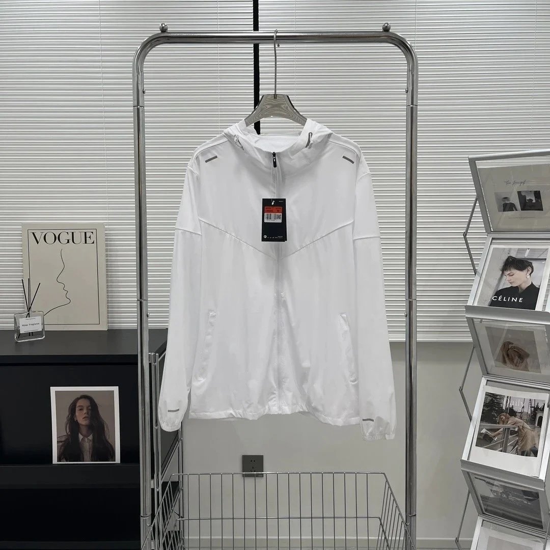 White Hooded Lightwe