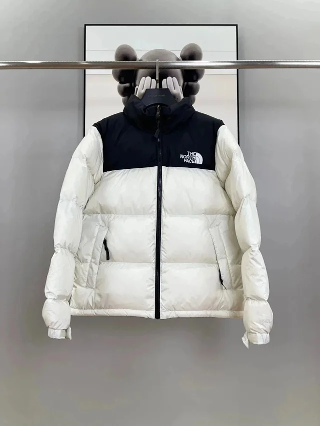 The North Face Down Jackets 700-fill color-block puffer jacket product detail image 5