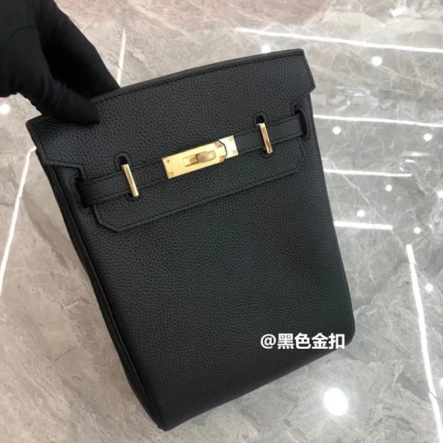 Hermès Crossbody Bags Kelly-style buckle closure, pebbled leather, wide strap product detail image 25
