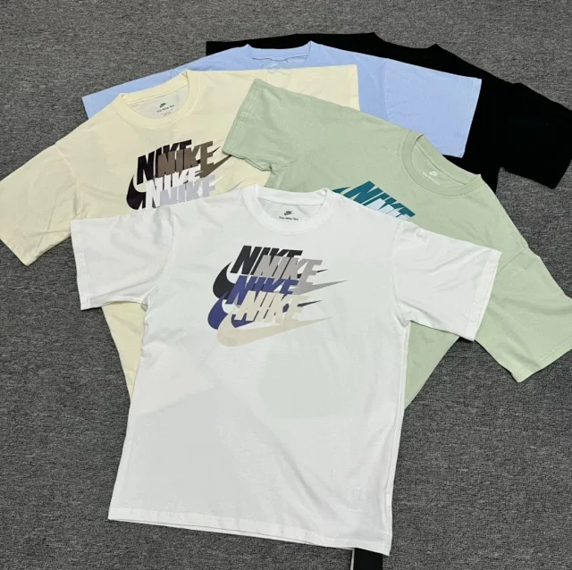 Nike T-Shirts Short-Sleeve Logo Graphic product detail image 2
