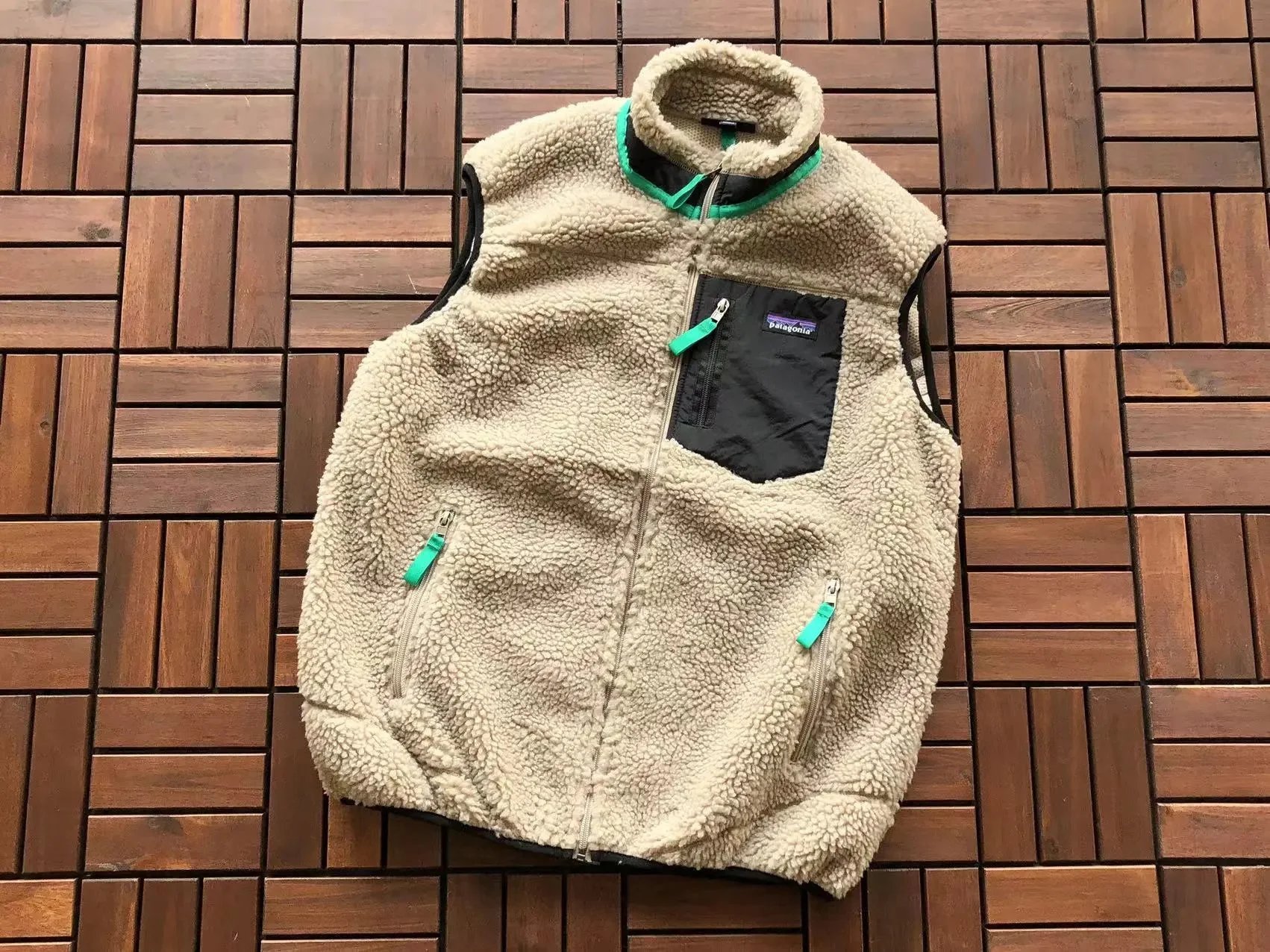 Patagonia Mixed fleece and puffer outerwear styles — 23