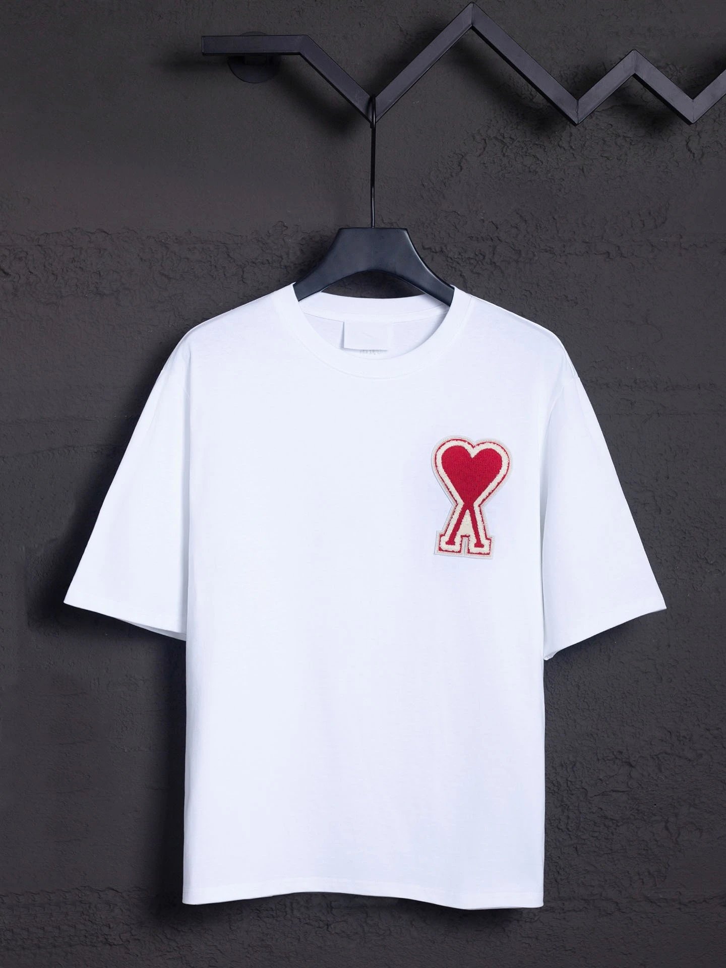 AMI Paris T-Shirts MQ605 Embroidered de Cœur Logo Crewneck T-Shirt — 602 white and red