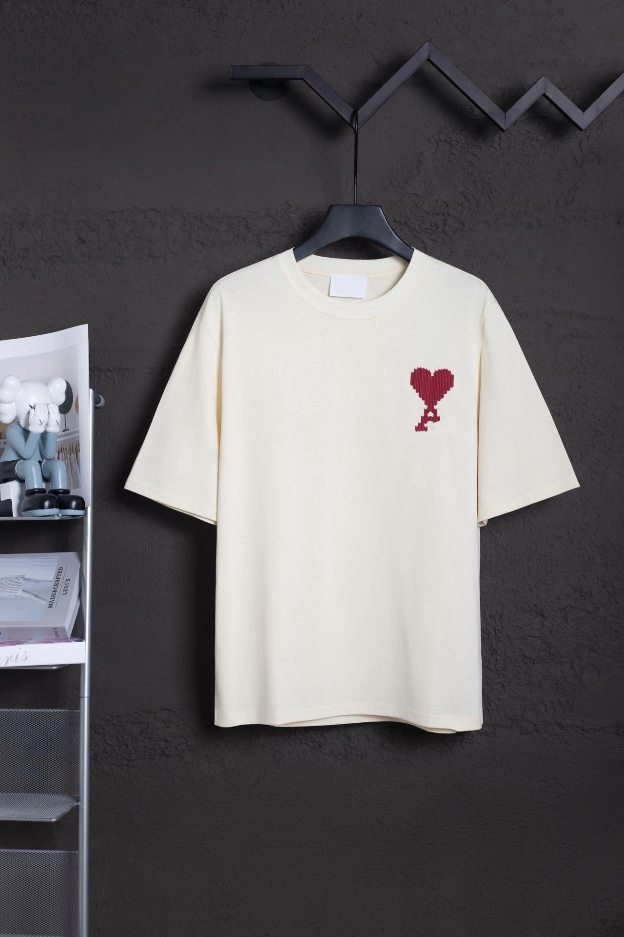 AMI Paris T-Shirts MQ605 Embroidered de Cœur Logo Crewneck T-Shirt image 15