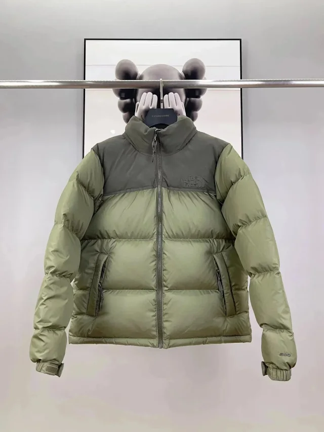 The North Face Down Jackets 700-fill color-block puffer jacket product detail image 7