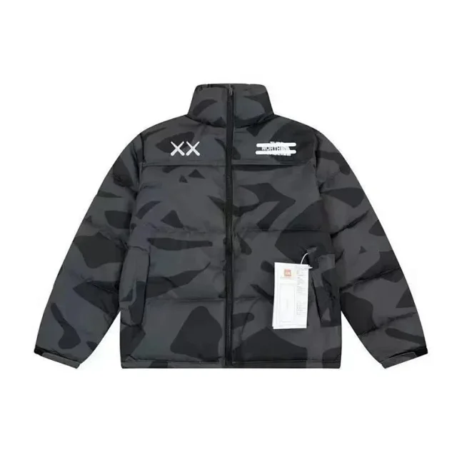 The North Face Down Jackets 700-fill color-block puffer jacket product detail image 9