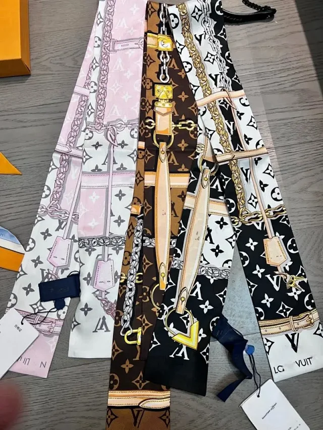 Louis Vuitton Scarves Monogram and chain-print narrow scarf product detail image 4