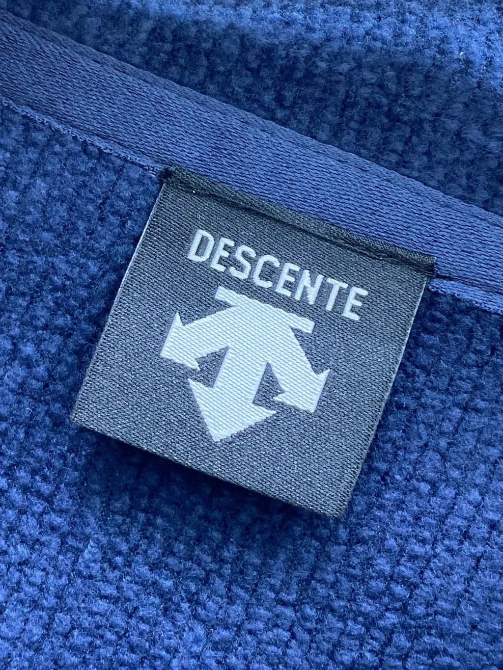 Descente Jackets Hooded zip-up jacket with chest zip pocket image 4