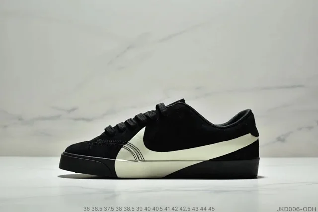 Nike Sneakers Blazer Low-Top with Oversized Swoosh product detail image 3