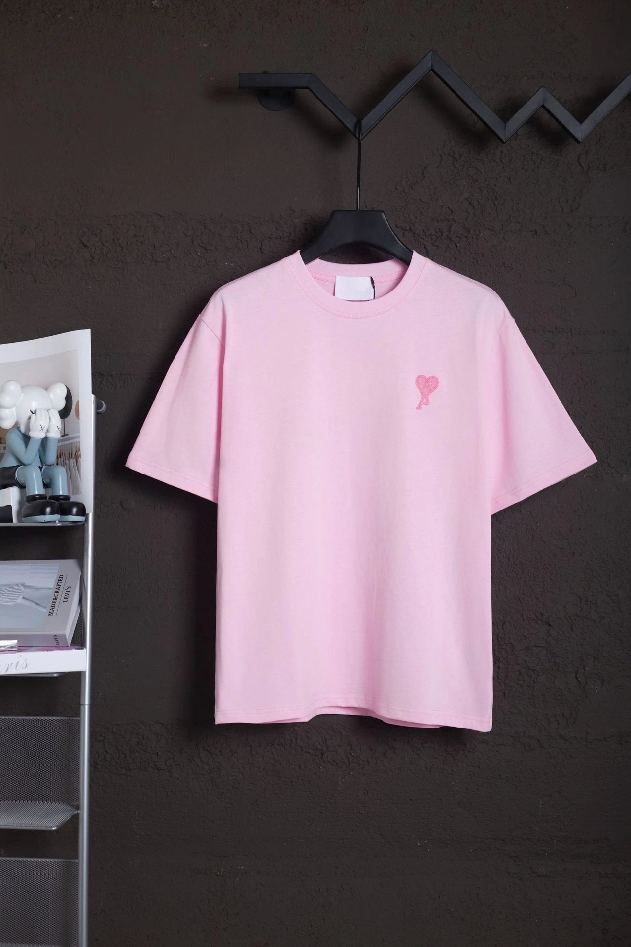 AMI Paris T-Shirts MQ605 Embroidered de Cœur Logo Crewneck T-Shirt — 615 pink
