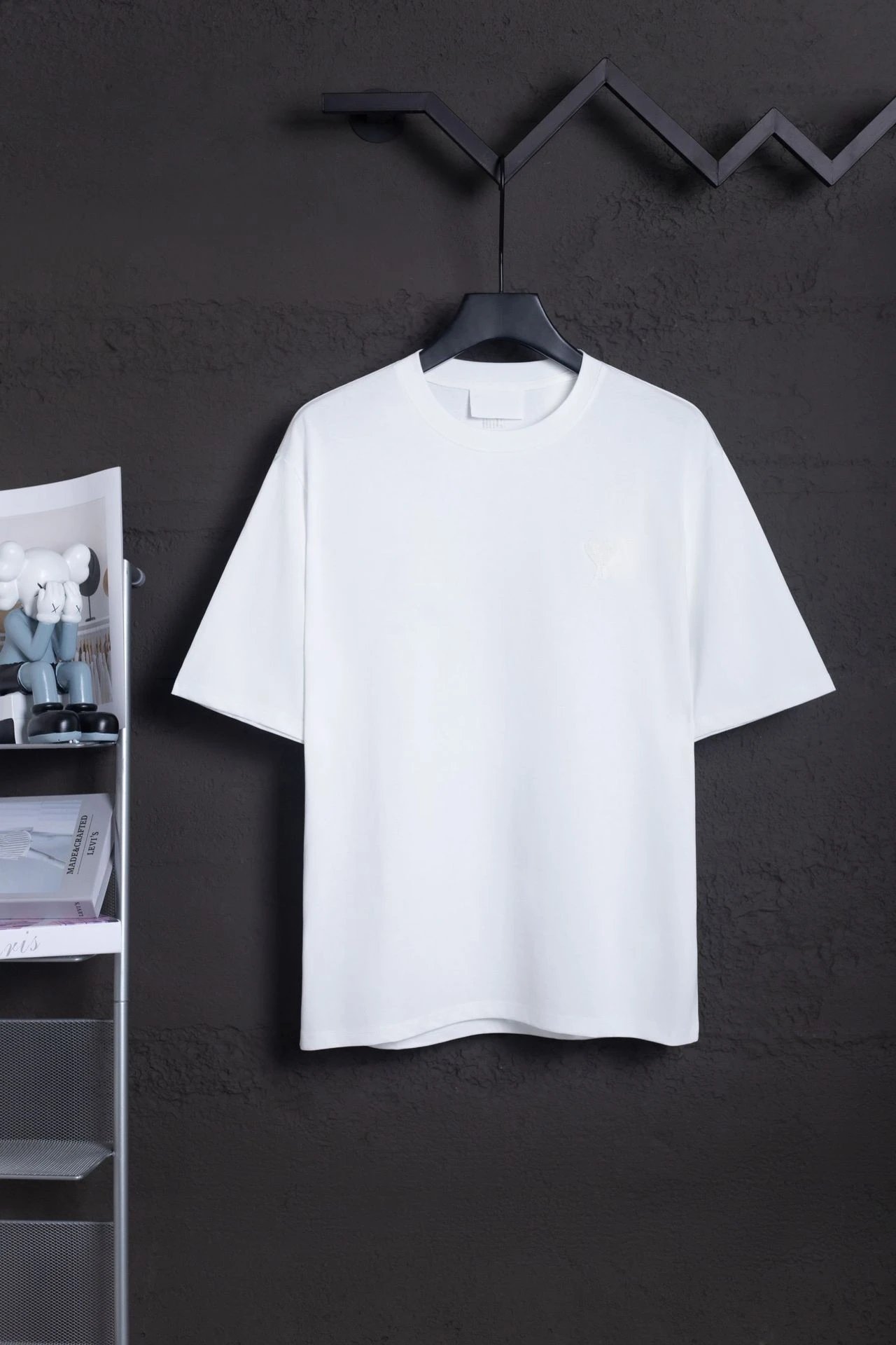 AMI Paris T-Shirts MQ605 Embroidered de Cœur Logo Crewneck T-Shirt — 615 white and fair