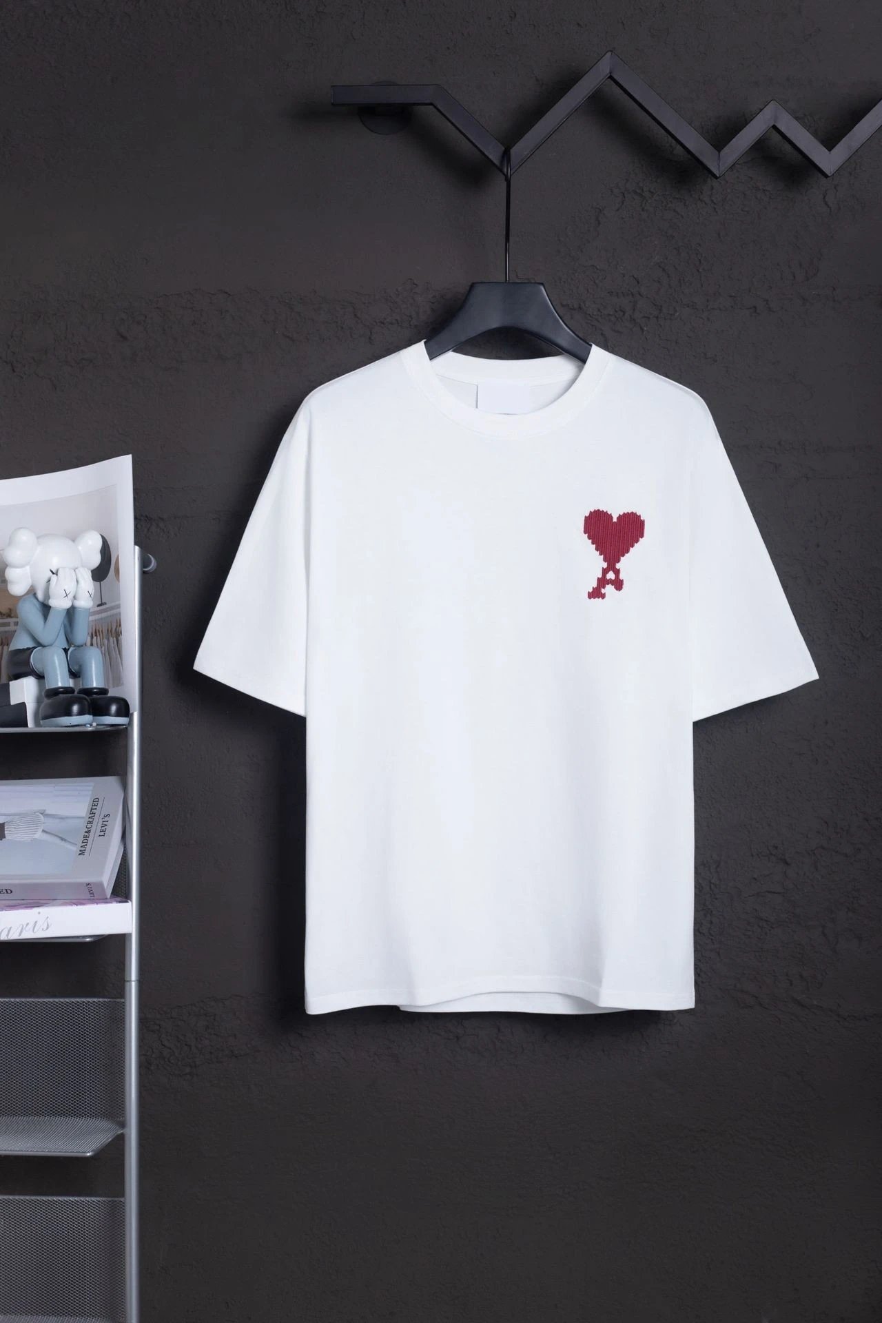 AMI Paris T-Shirts MQ605 Embroidered de Cœur Logo Crewneck T-Shirt — 616 white and red