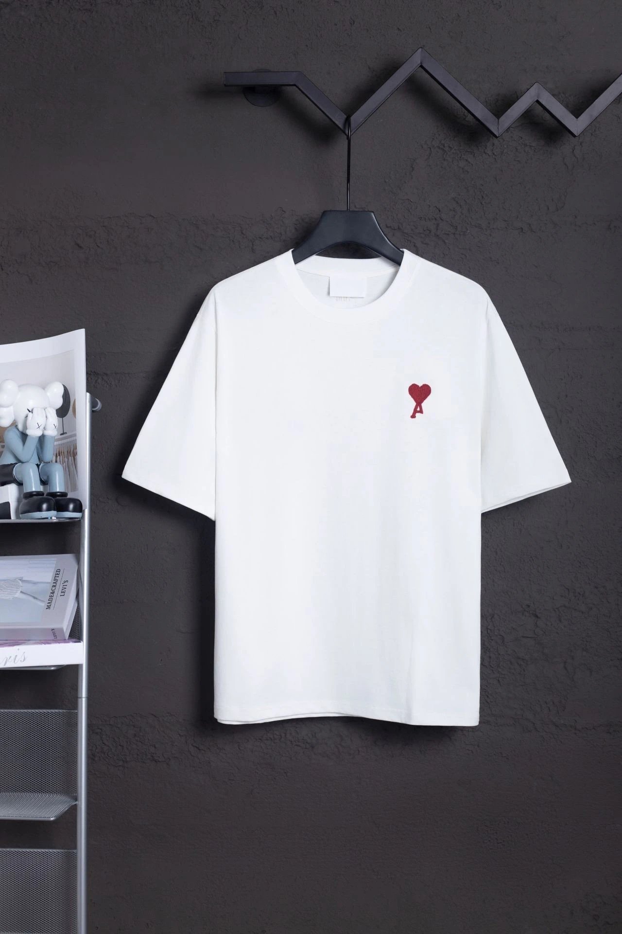 AMI Paris T-Shirts MQ605 Embroidered de Cœur Logo Crewneck T-Shirt — 615 white and red
