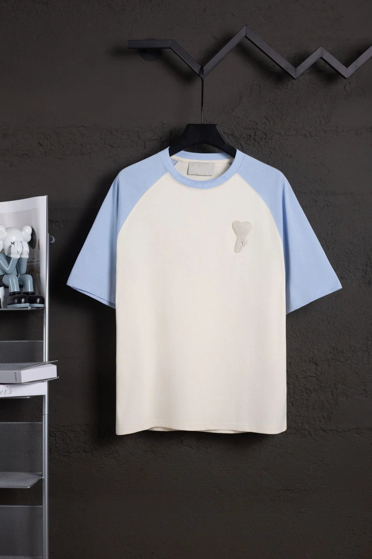 AMI Paris T-Shirts MQ605 Embroidered de Cœur Logo Crewneck T-Shirt image 13