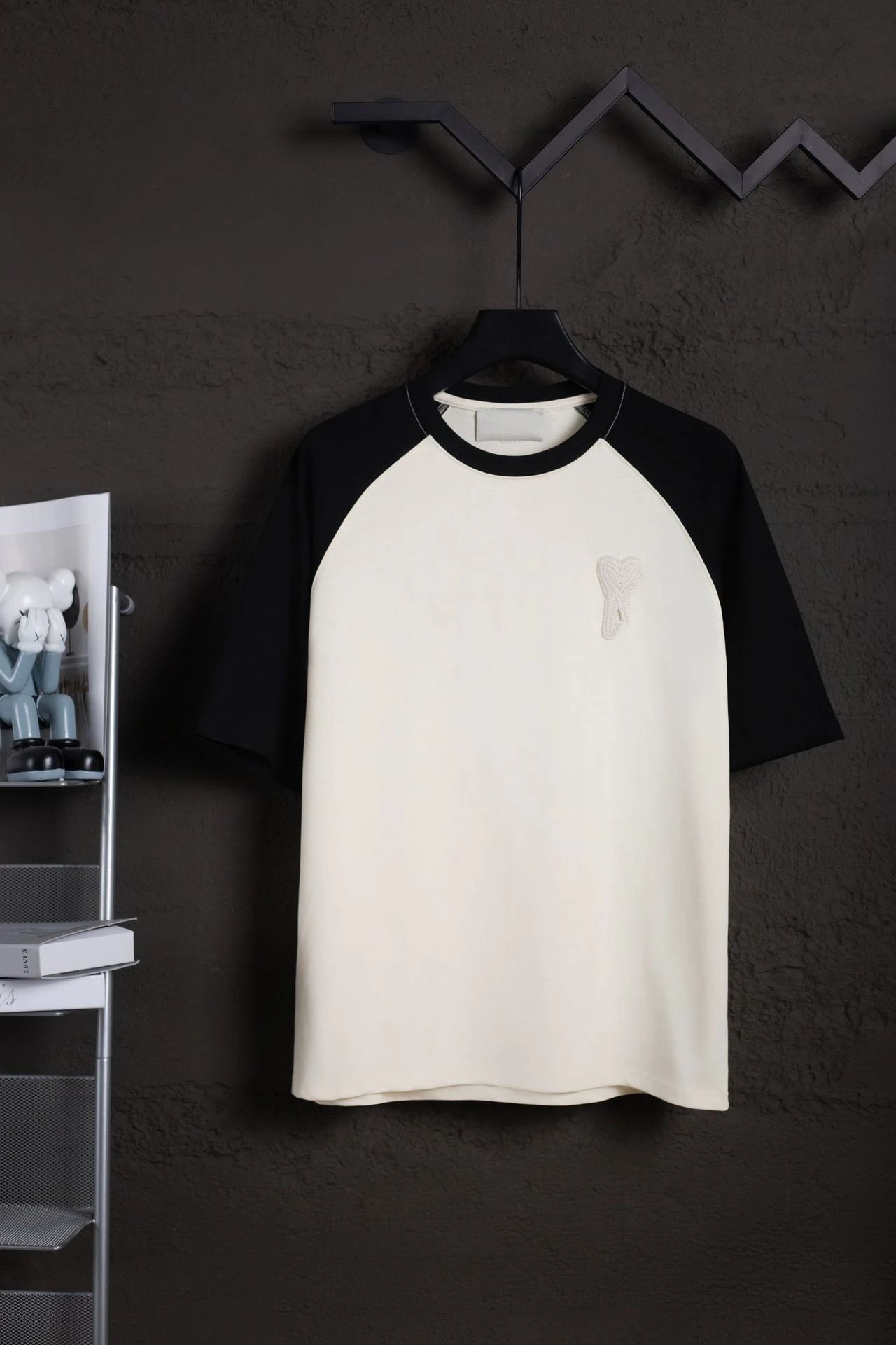 AMI Paris T-Shirts MQ605 Embroidered de Cœur Logo Crewneck T-Shirt image 5