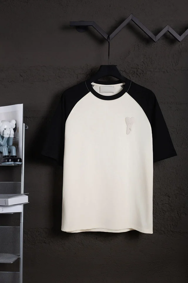 AMI Paris T-Shirts MQ605 Embroidered de Cœur Logo Crewneck T-Shirt product detail image 13