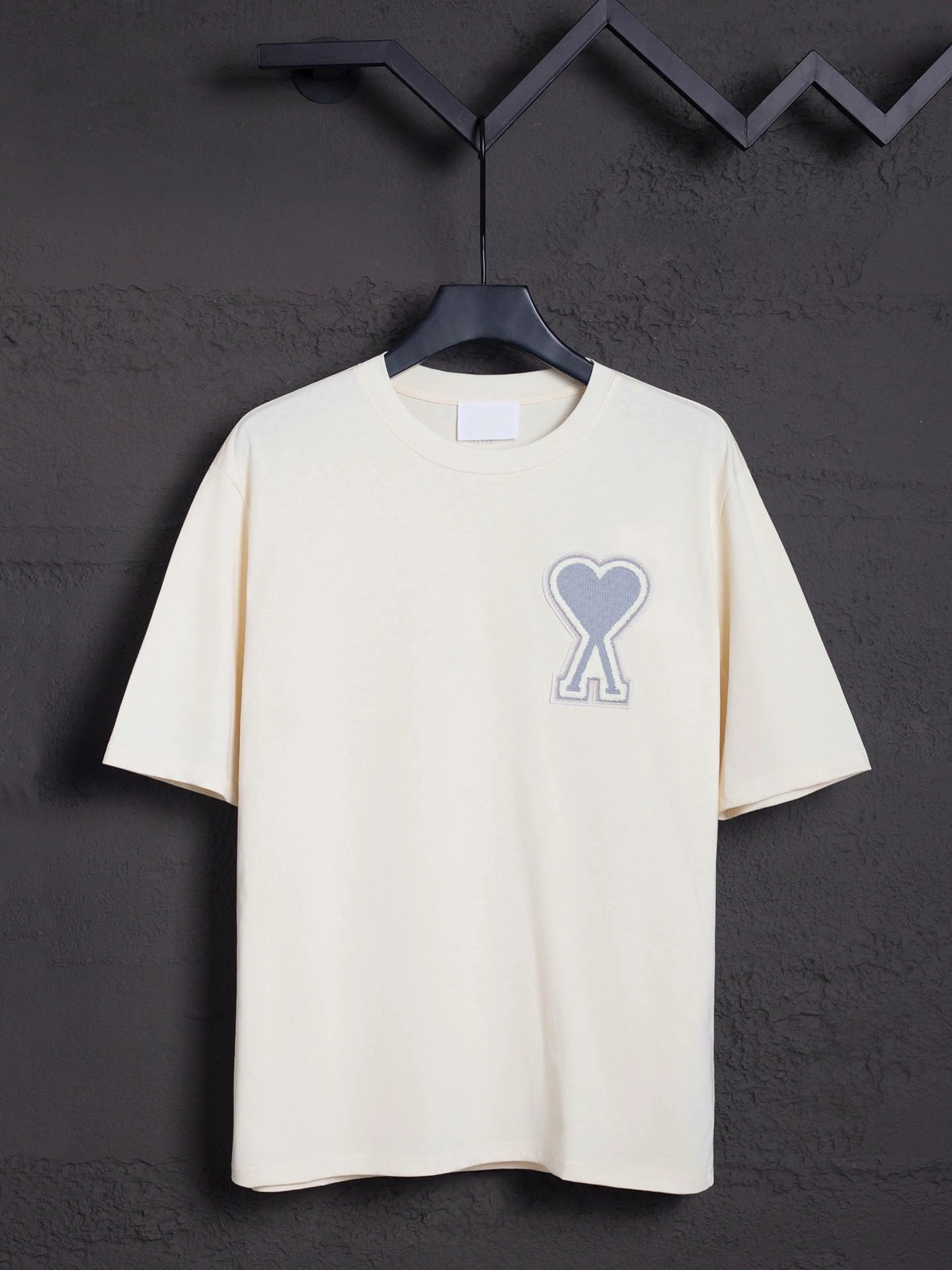 AMI Paris T-Shirts MQ605 Embroidered de Cœur Logo Crewneck T-Shirt — 602 Apricot Color