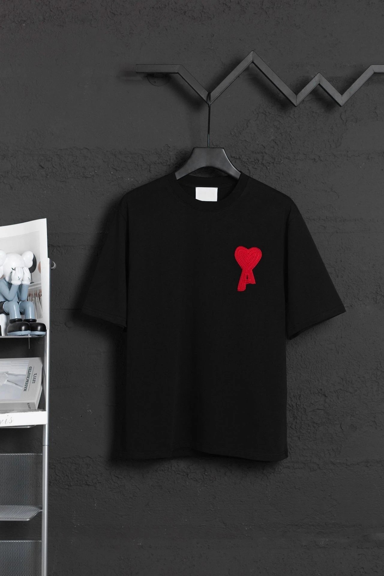 AMI Paris T-Shirts MQ605 Embroidered de Cœur Logo Crewneck T-Shirt — 615 black and red