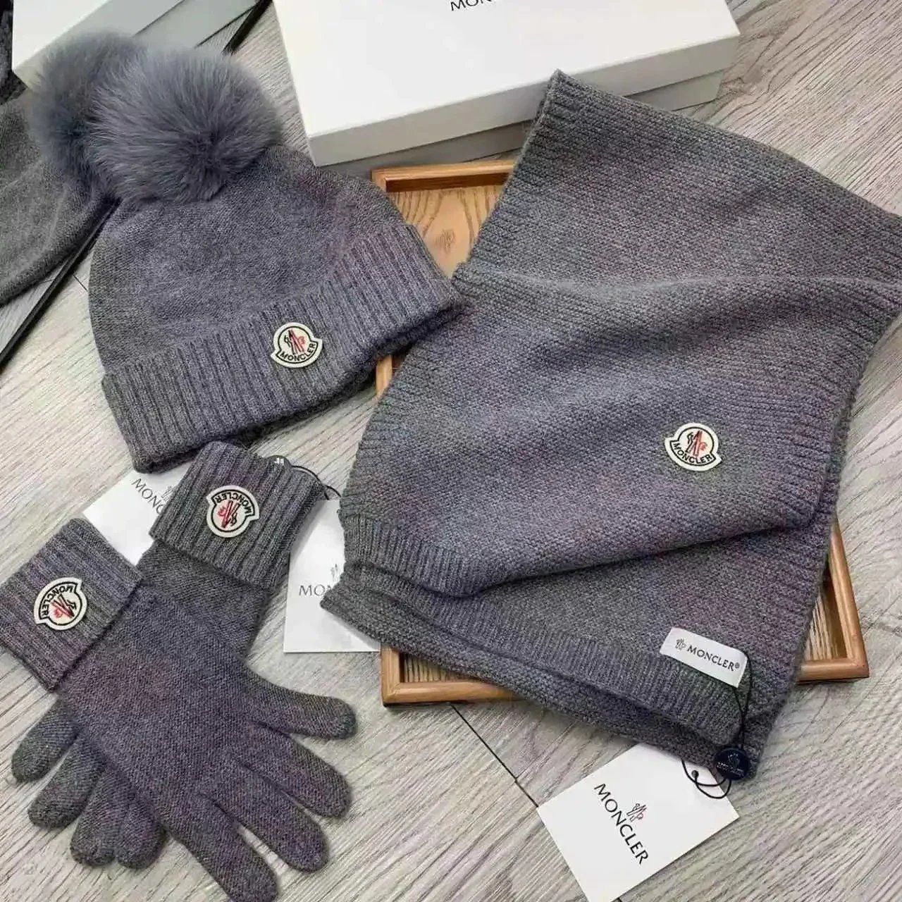Moncler Knitted beanie, scarf and gloves set image 5