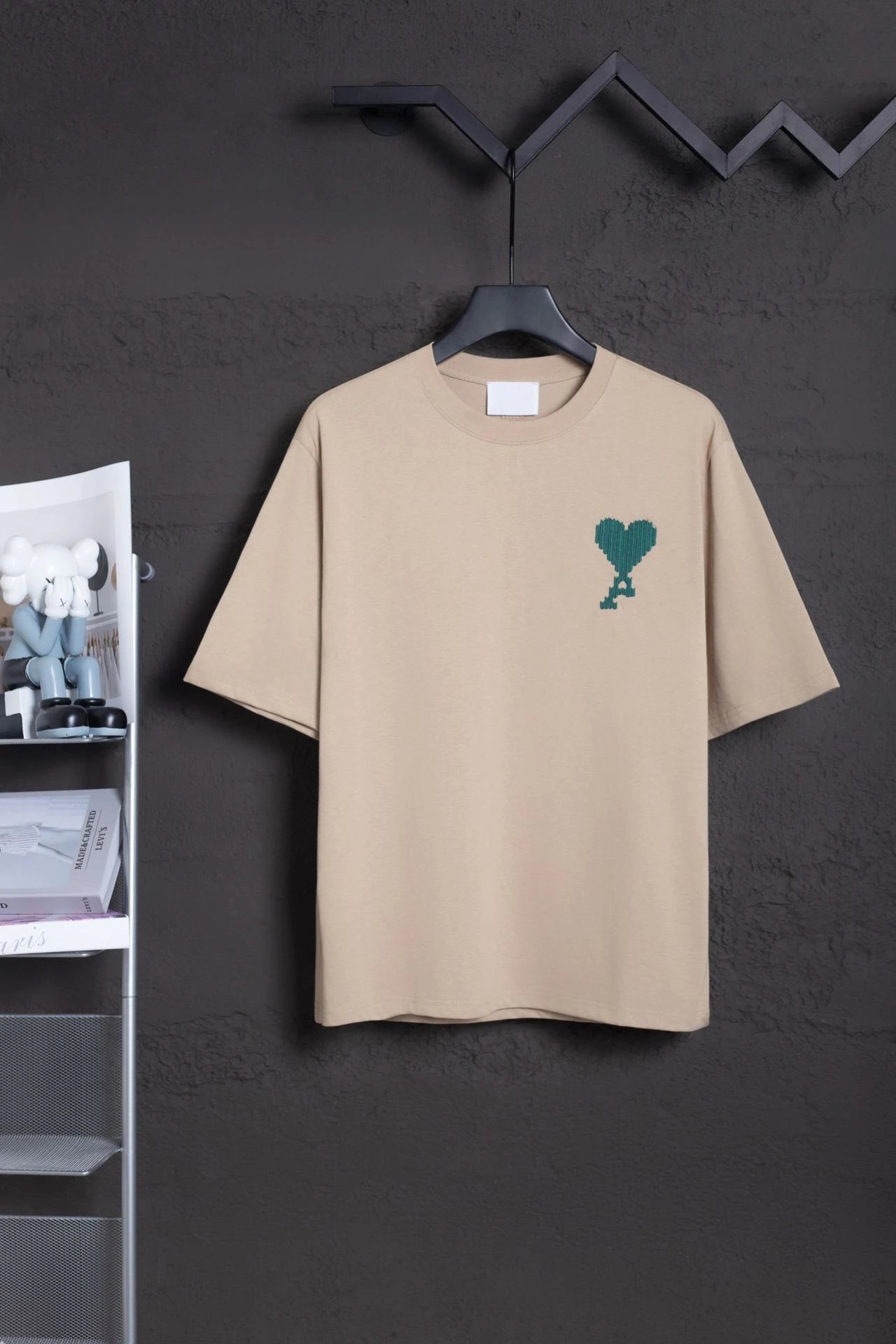 AMI Paris T-Shirts MQ605 Embroidered de Cœur Logo Crewneck T-Shirt — 616 Khaki