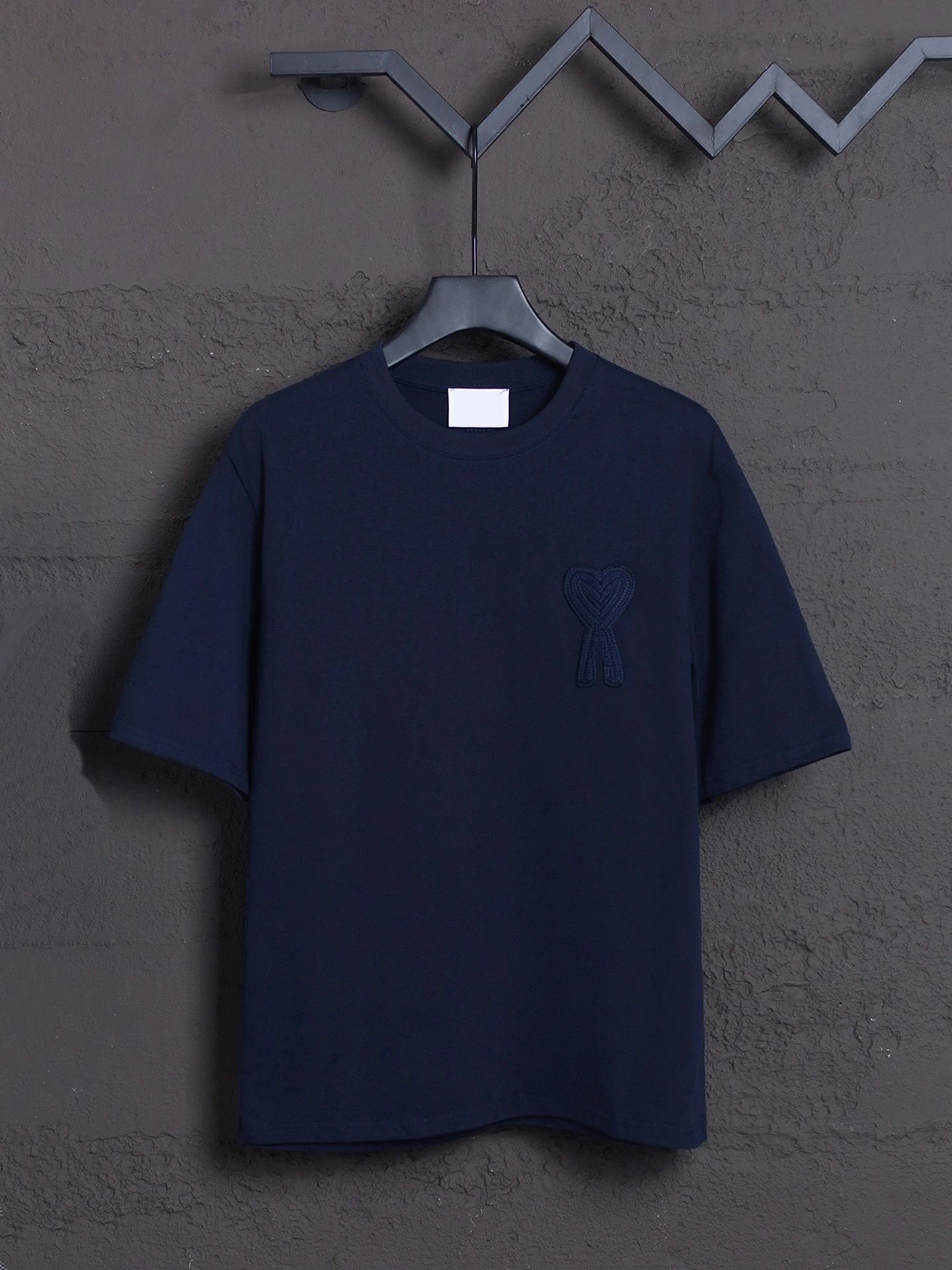 AMI Paris T-Shirts MQ605 Embroidered de Cœur Logo Crewneck T-Shirt — 606 Dark blue