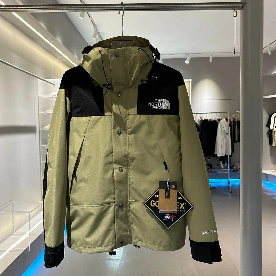 Puma Jackets Hooded color-block football jacket — 22