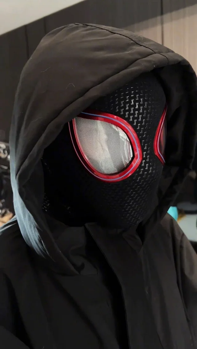 Spider-Man Uncategorized Electronic Movable-Eye Costume Mask product detail image 4