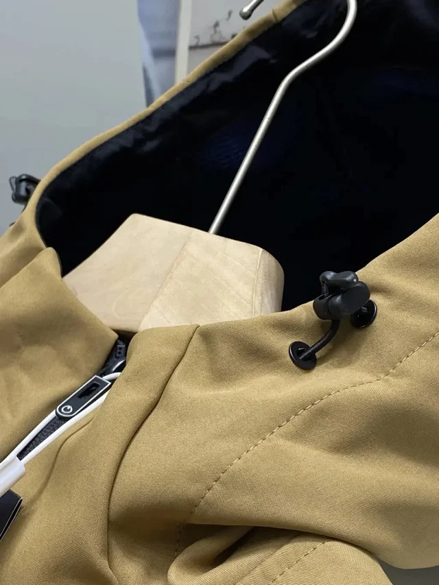 Descente Jackets Hooded zip-up jacket with chest zip pocket product detail image 5