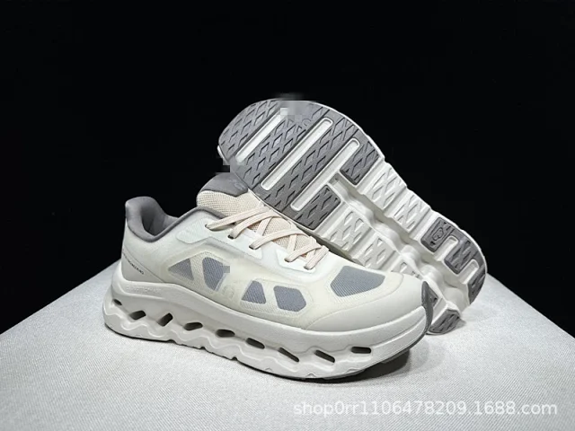 On Sneakers Cloudtilt Remix product detail image 9