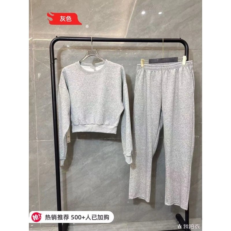 Alo Yoga Hoodies & Sweatshirts Half-Zip Stand-Collar Sweatshirt — Light gray round neck straight
