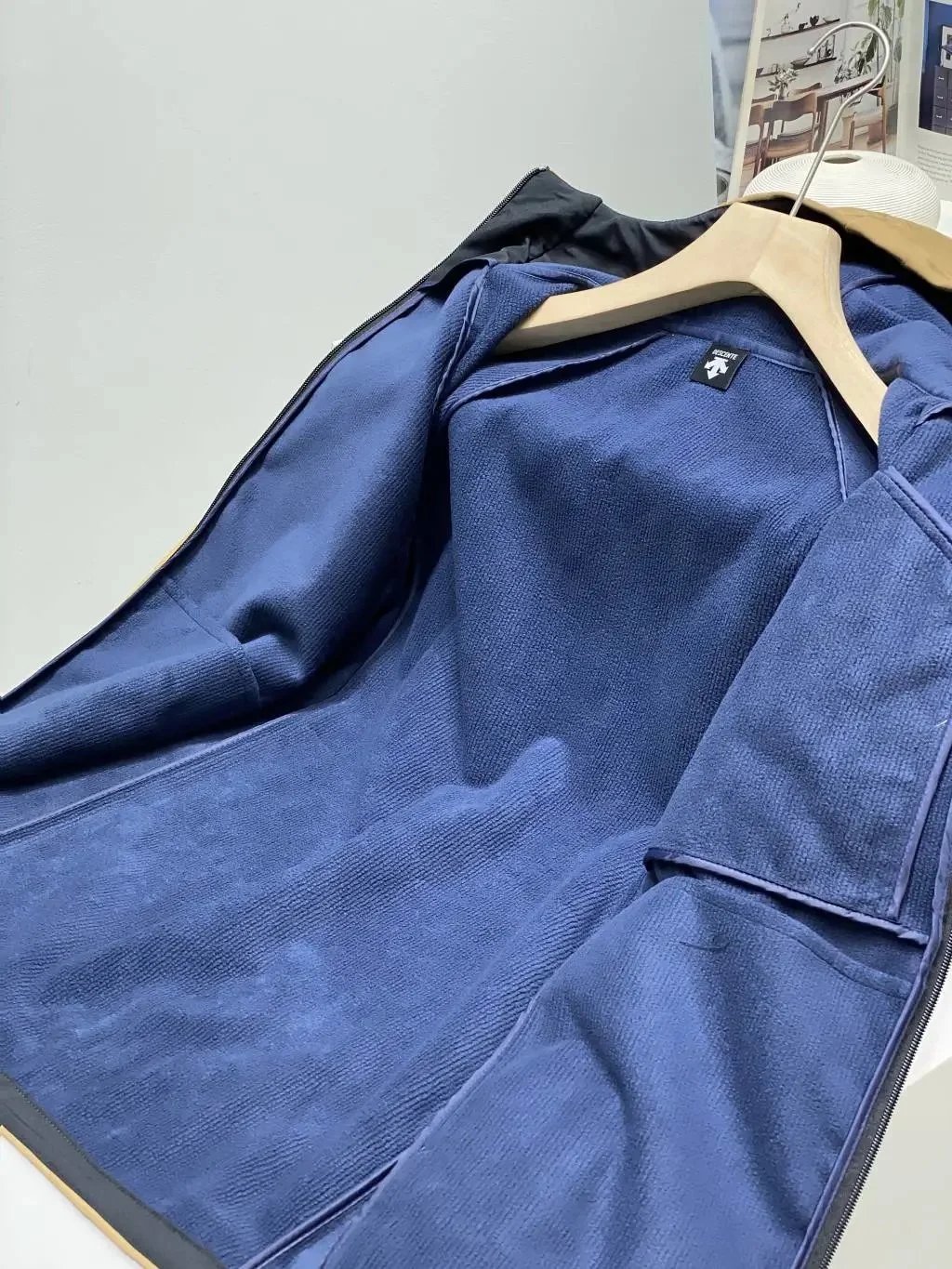 Descente Jackets Hooded zip-up jacket with chest zip pocket image 6