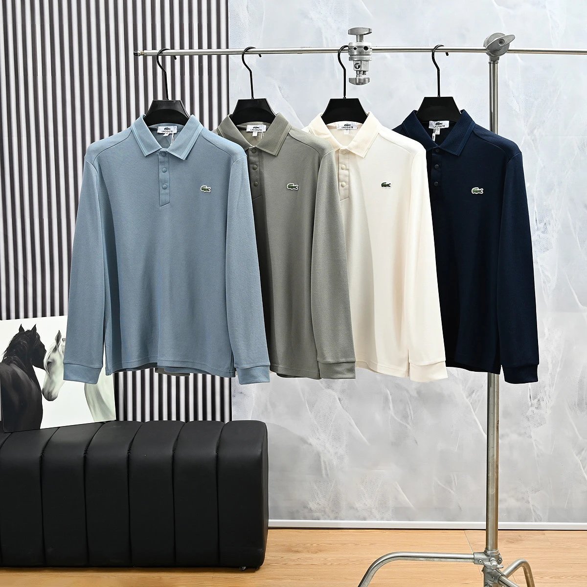 上新，P160米 款号：7066# LACOSTE法国鳄鱼26ss秋季新款桑蚕丝羊毛10A抗菌翻领商务休闲长袖Polo衫！  山姜艾草功能，面料融入桑蚕丝与澳羊毛，柔软亲肤，蓄热保暖可机洗不扎肤；搭载...