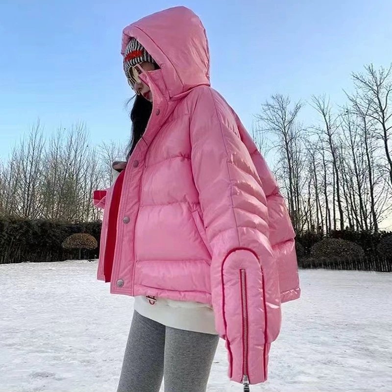 精致洋气的羽绒服，穿起来也会更加显瘦，穿着轻盈又保暖