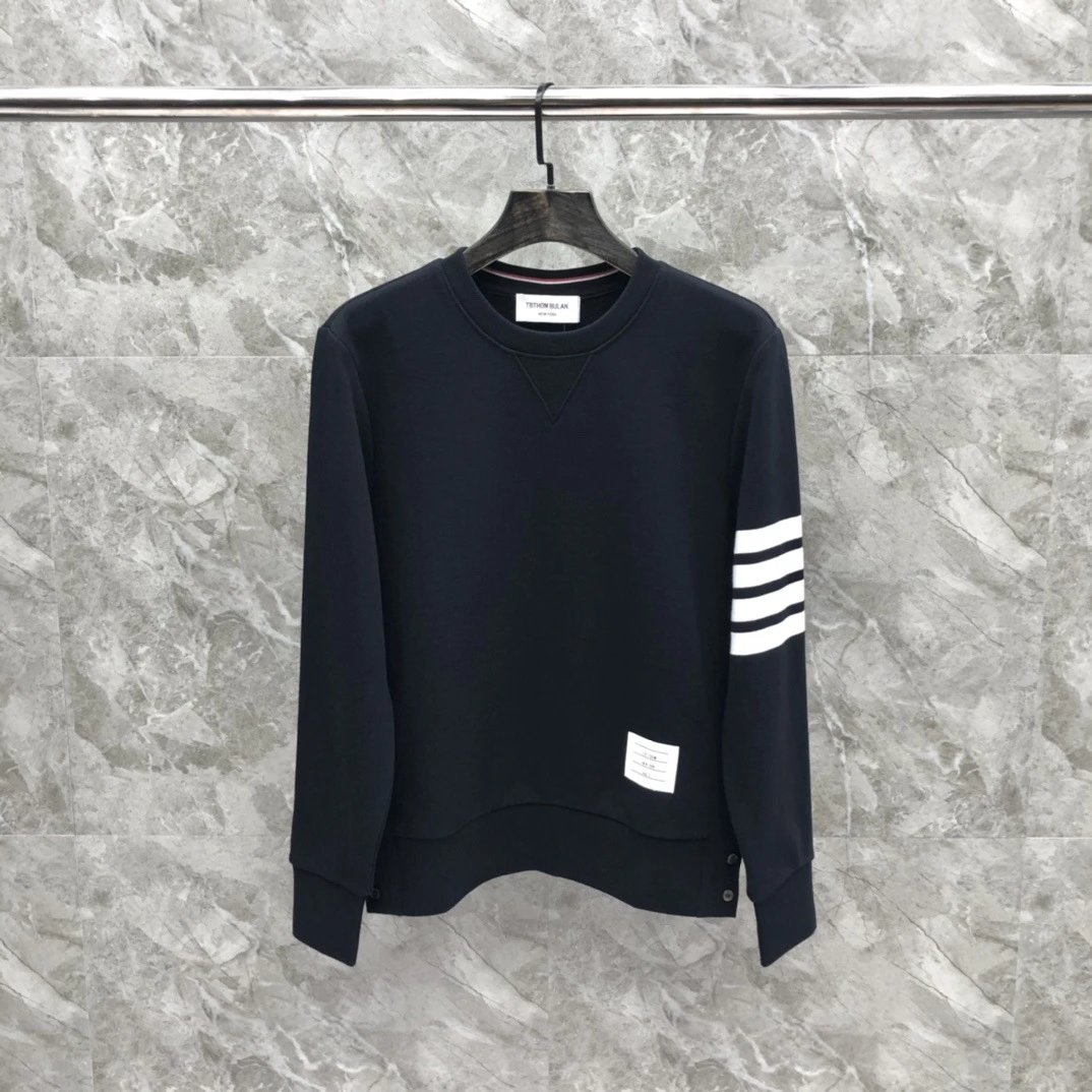 藏青色圆领卫衣