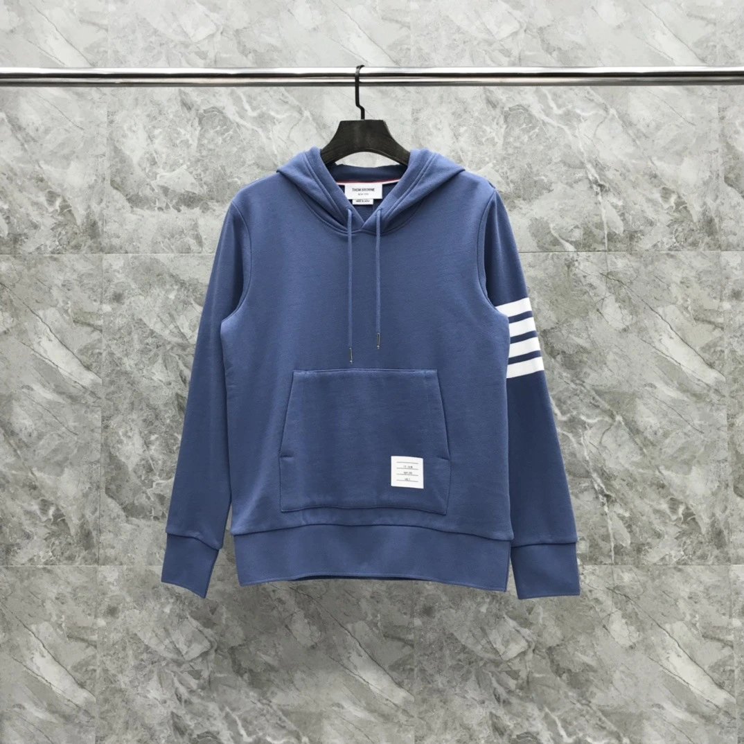 蓝色连帽连帽卫衣