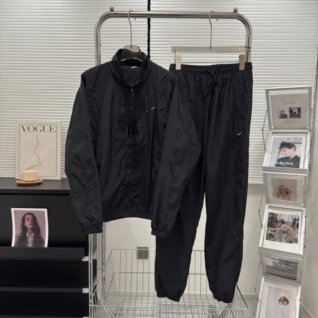 Nike Tracksuits Color-Block Woven Tracksuit image 4