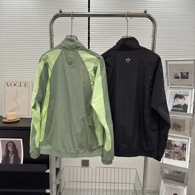Nike Tracksuits Color-Block Woven Tracksuit product detail image 3