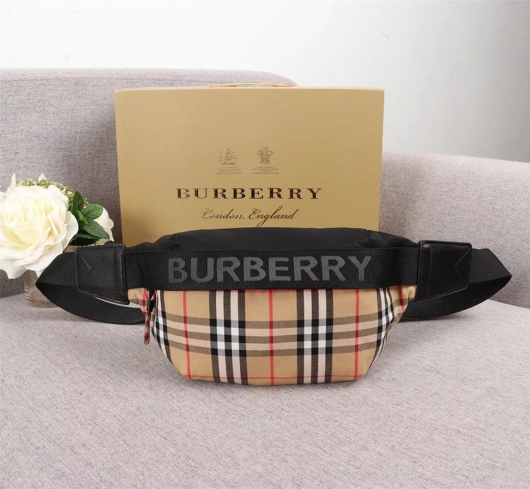 BURBERRY巴宝莉胸包时尚休闲男包单肩包B家格纹拼色帆布腰包
