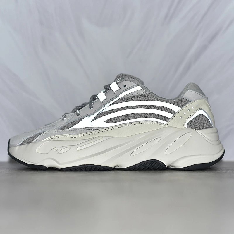 700 V2 Grey White - Reflective