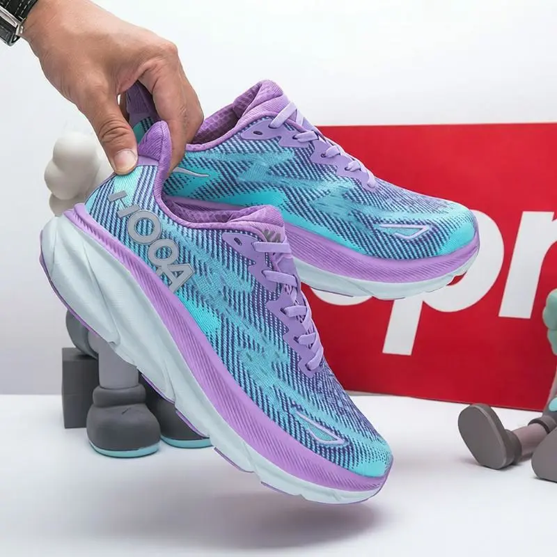 Hoka One One Clifton