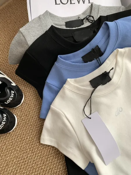 Alo Essential Tee Heather Gray T-Shirt - 7