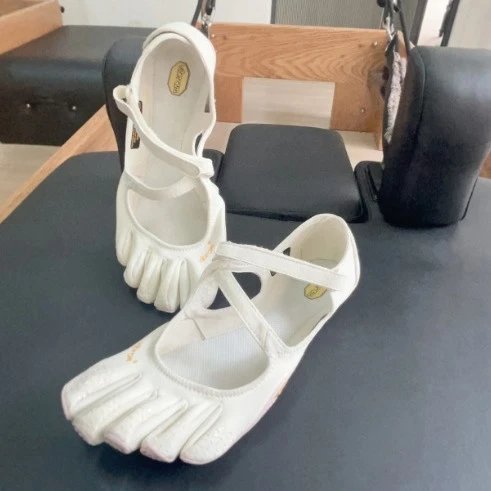 Vibram Five Fingers White Black Ballet Style Footwear
