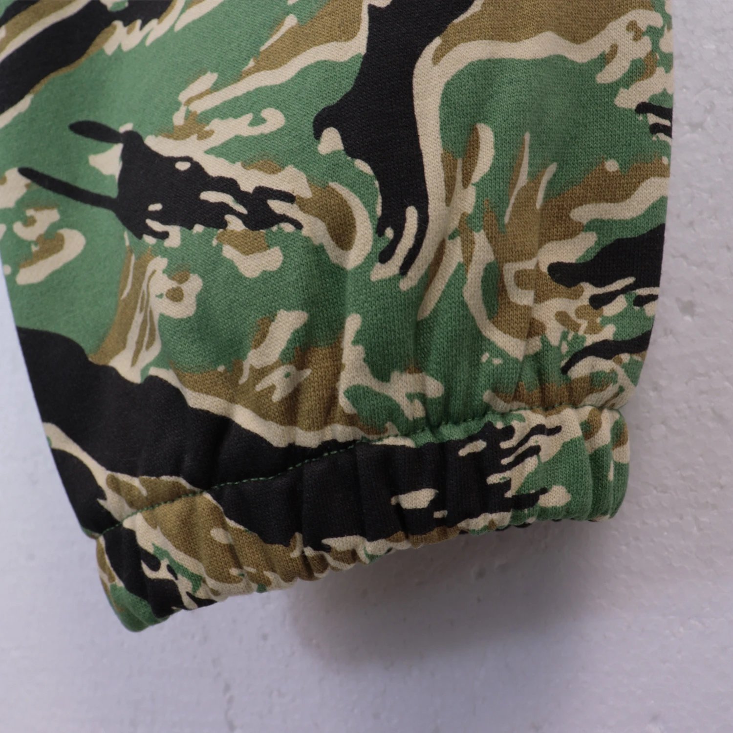 Off-White Camo Print Drawstring Shorts Blue Multicolor - 38