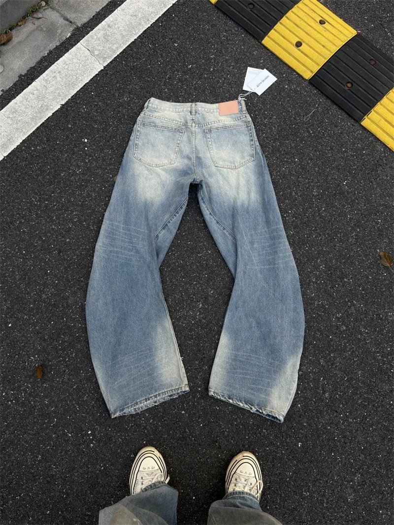 Design Wide-Leg Distressed Washed Denim Jeans - 5