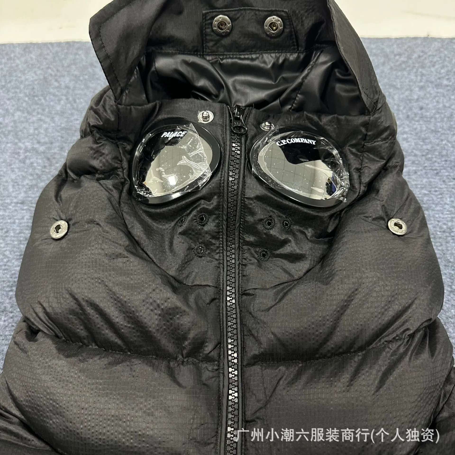 Palace x C.P. Company Goggle Hooded Down Jacket Army Green - 25