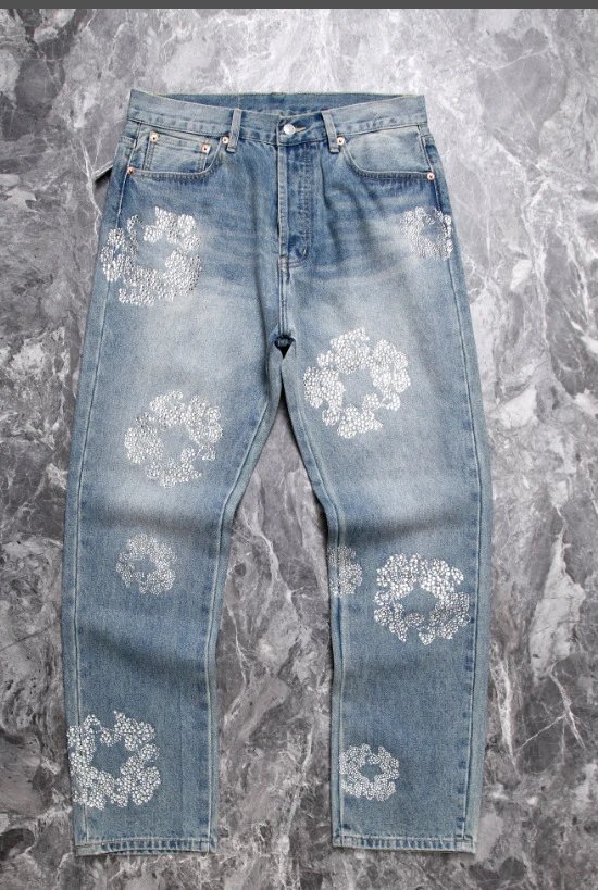 浅蓝色牛仔裤（钻石花环）
