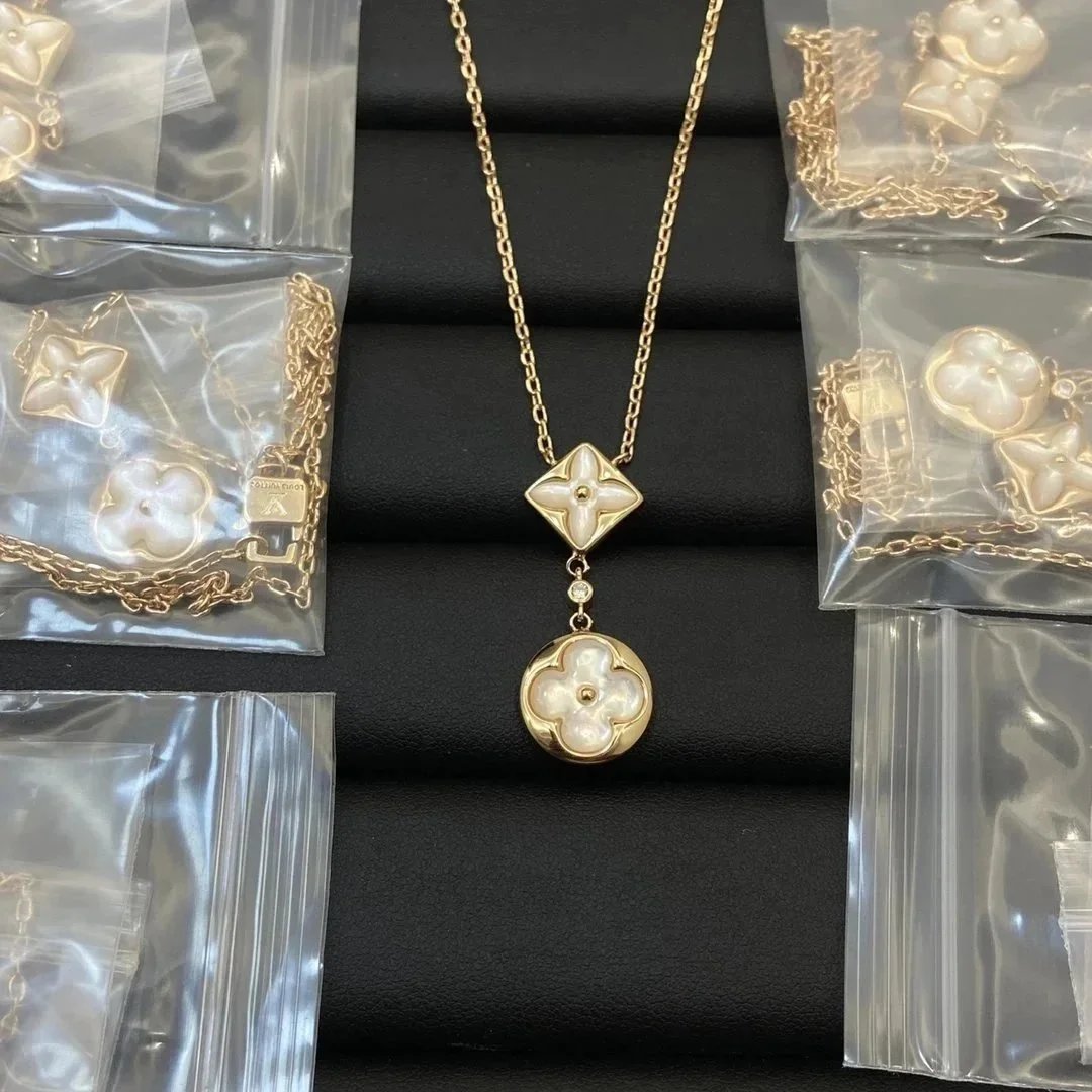Louis Vuitton Flower Pendant Necklace White Gold Floral