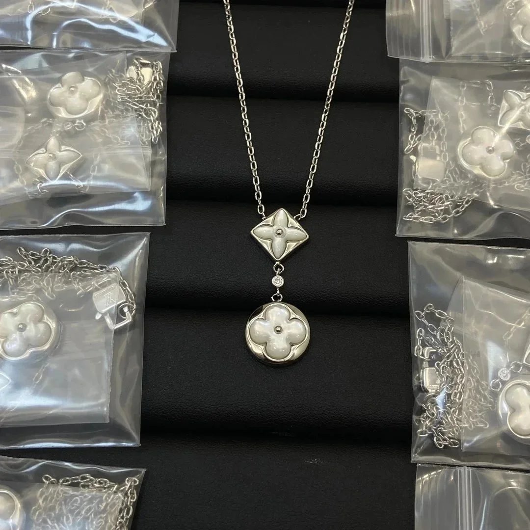 Louis Vuitton Flower Pendant Necklace White Gold Floral